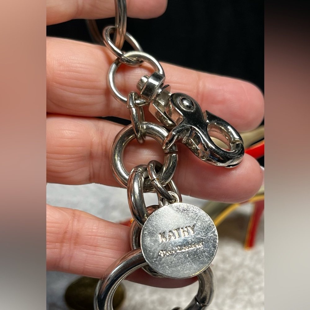 Kathy van zeeland and bag clip